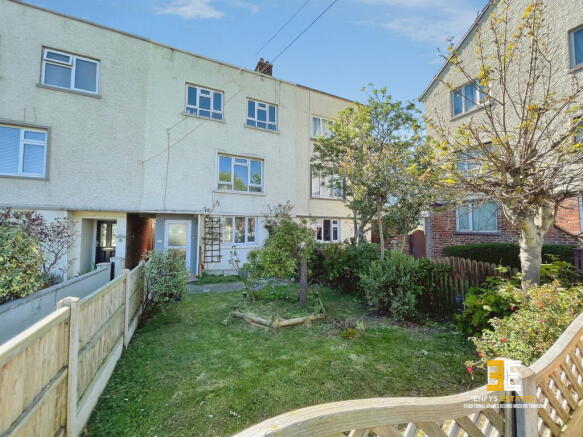 3 bed property, in Conway Road, £220,000