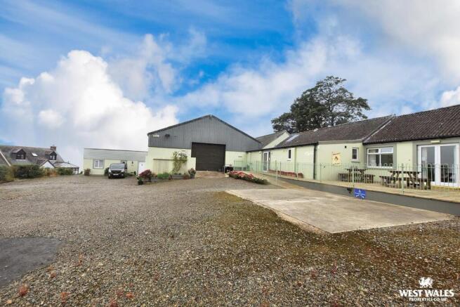3 bed property, in Mathry Hill, £420,000
