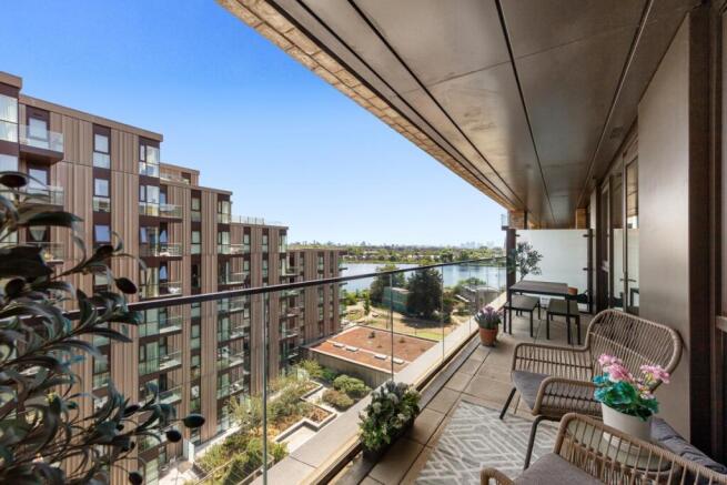 1 bed property, in Coster Avenue, £485,000