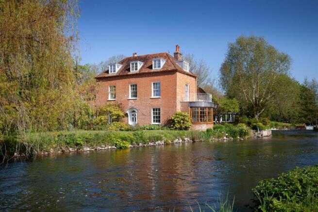 5 bed property, in Longstock Road, £2,700,000