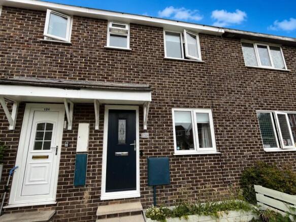 2 bed property, in Brompton Park, £140,000