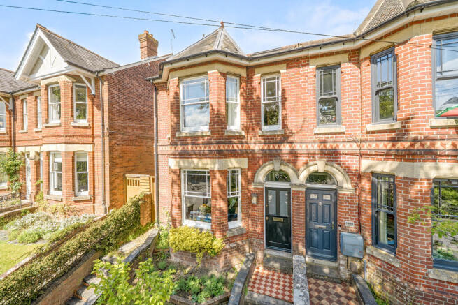 4 bed property, in Stockbridge Road, £1,200,000