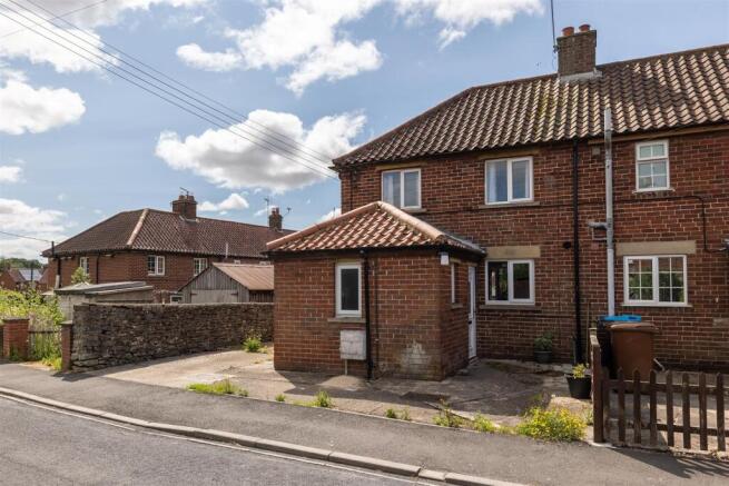 3 bed property, in Eastgate, £215,000