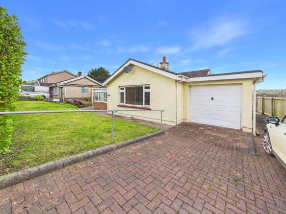2 bed property, in Angle Road, £215,000