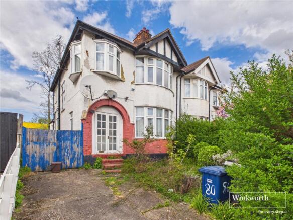 3 bed property, in Tenterden Drive, £675,000