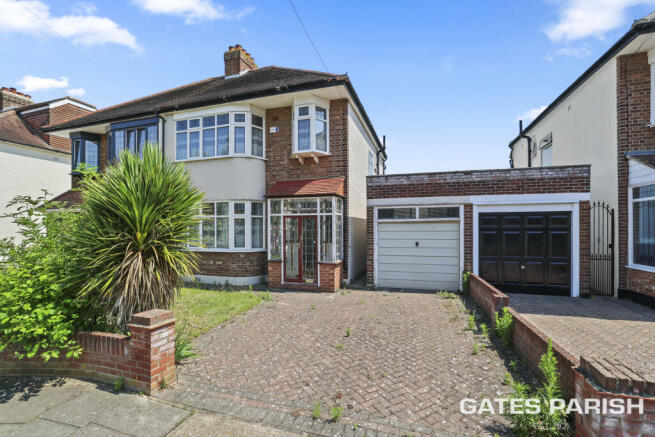 3 bed property, in Chester Avenue, £500,000