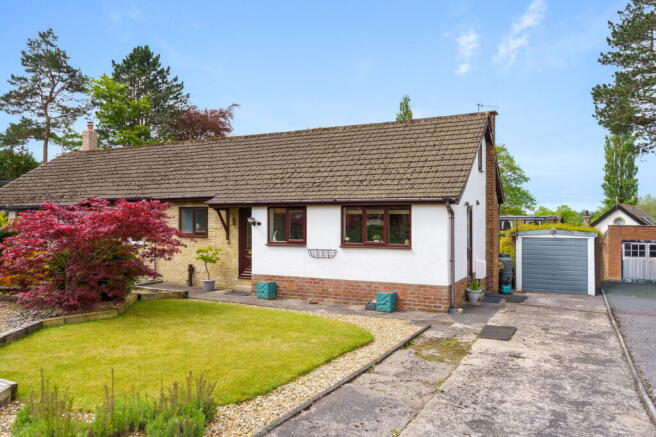 2 bed property, in Old Hall Close, £365,000