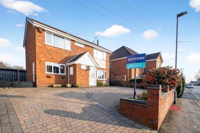 4 bed property, in Common Road, £400,000
