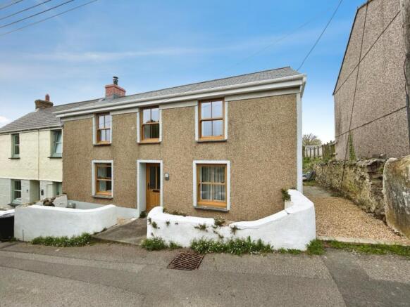 3 bed property, in Caroline Row, £360,000