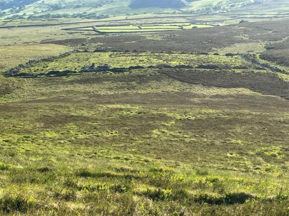 Land, in Y Fron, £5,000