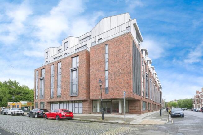 1 bed property, in 68 Falkner Street, £128,000