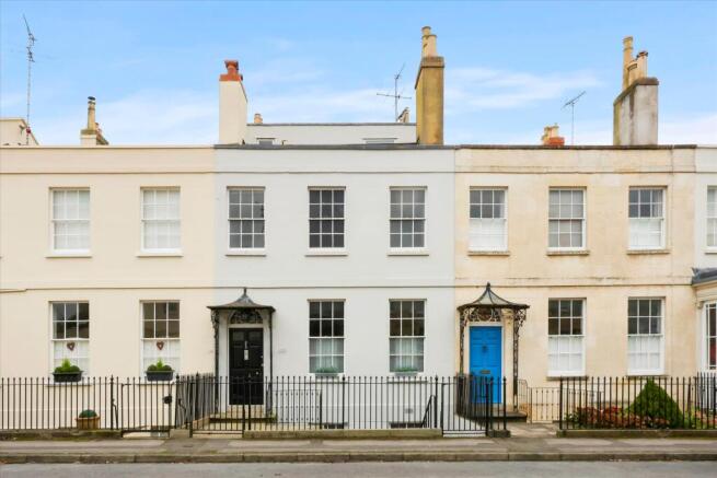 5 bed property, in Oxford Street, £795,000