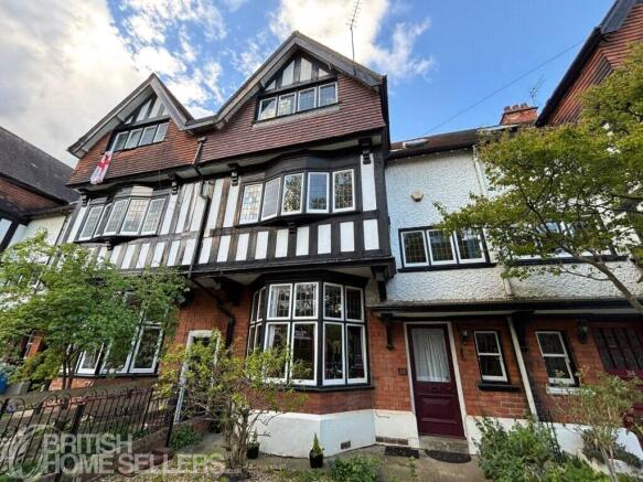 5 bed property, in Westbourne Avenue, £430,000