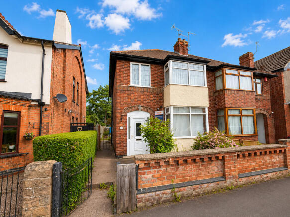 3 bed property, in Shaftesbury Avenue, £200,000