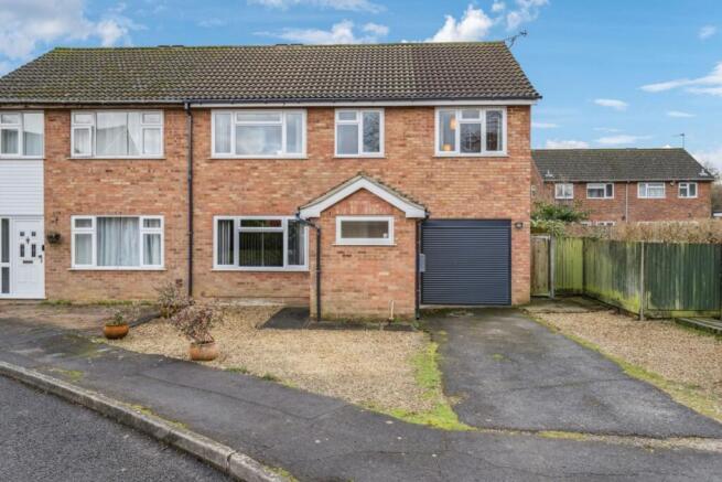4 bed property, in Wardes Close, £525,000