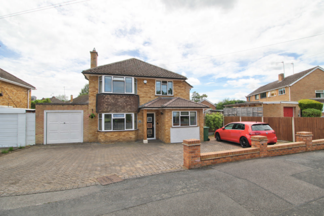 3 bed property, in Broomfield Road, £450,000