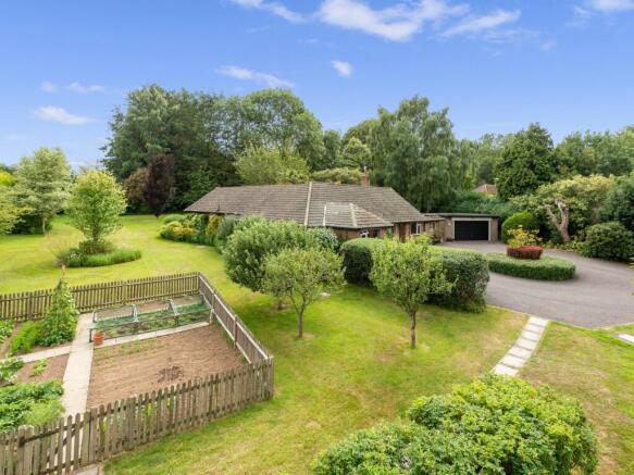 4 bed property, in Sandhurst Lane, £765,000