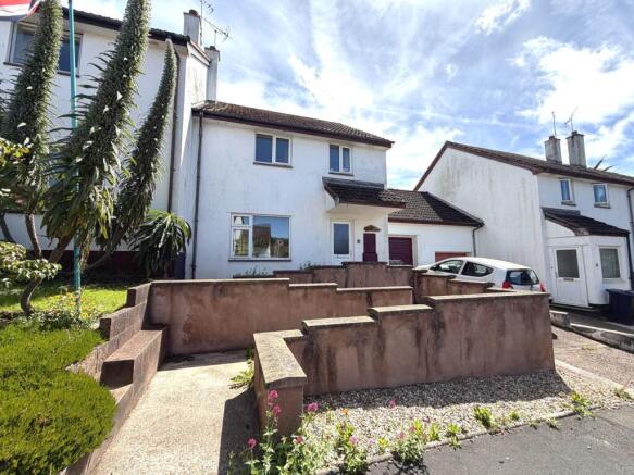 4 bed property, in Copperfield Close, £320,000