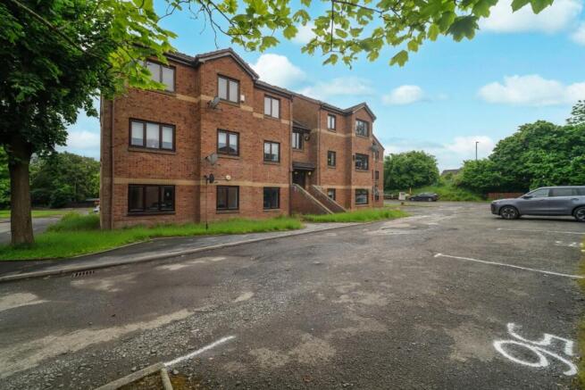 2 bed property, in Mahon Court, £100,000
