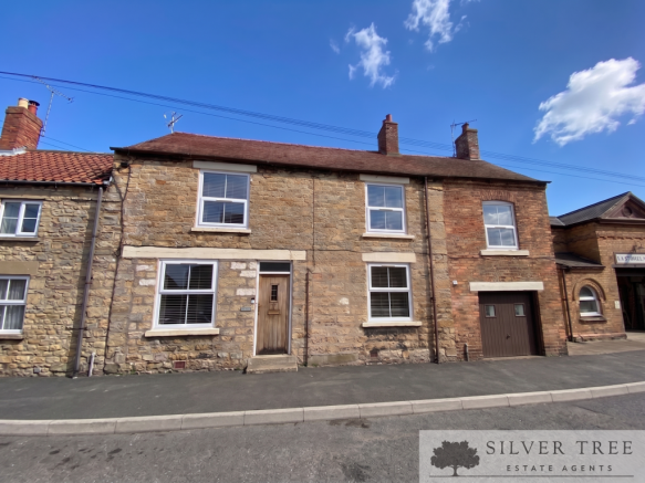 3 bed property, in Station Road, £280,000