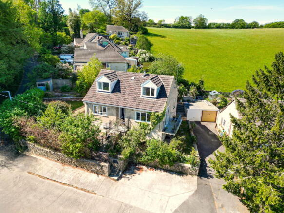 4 bed property, in Clydesdale Road, £550,000