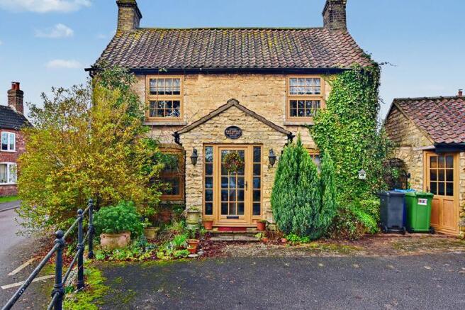 4 bed property, in Manor Lane, £410,000