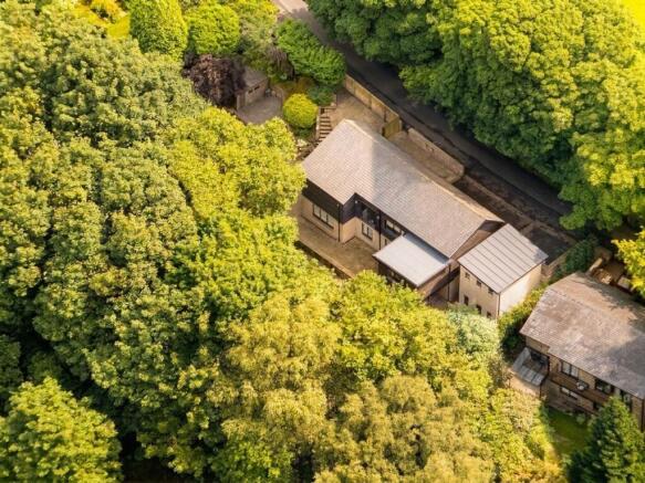 5 bed property, in Spring Lane, £700,000