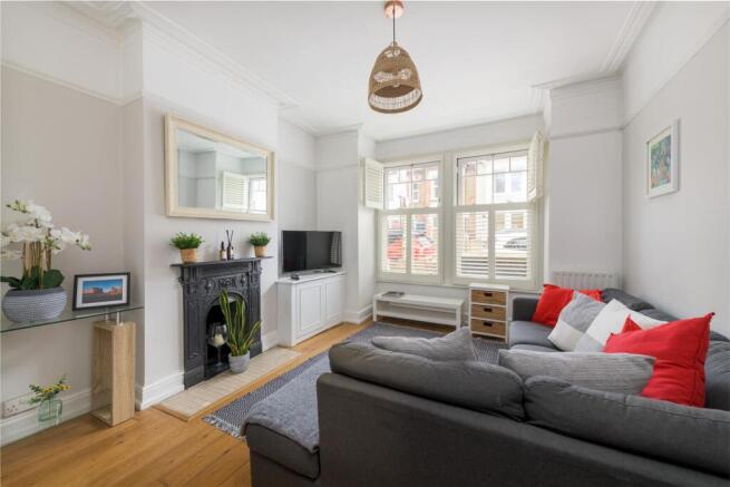 2 bed property, in Lydden Grove, £450,000