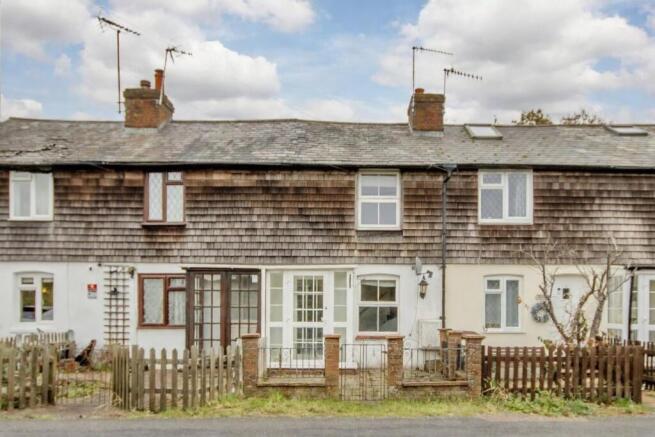 2 bed property, in The Compasses, £275,000