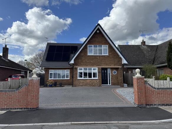 4 bed property, in Gordondale Road, £425,000
