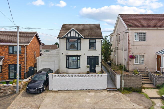 3 bed property, in Summerland Lane, £450,000