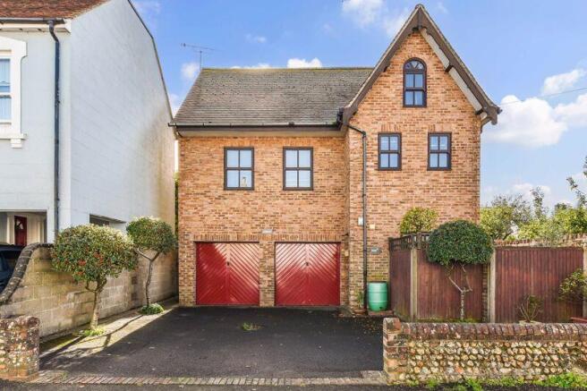 1 bed property, in Oving Road, £425,000