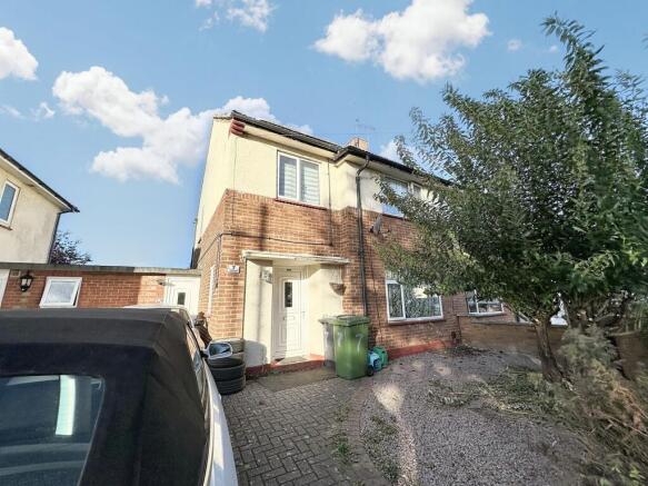 3 bed property, in Chestnut Avenue, £255,000