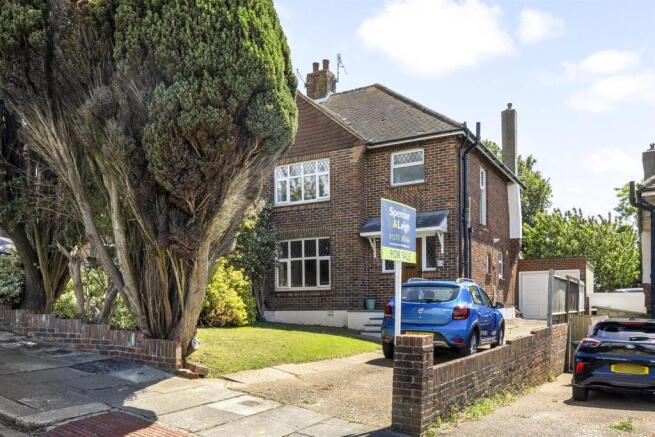 3 bed property, in King George VI Drive, £650,000