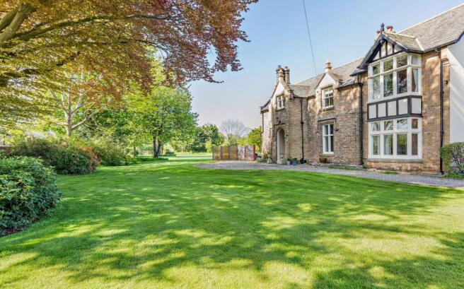 5 bed property, in Llanfechain, £750,000