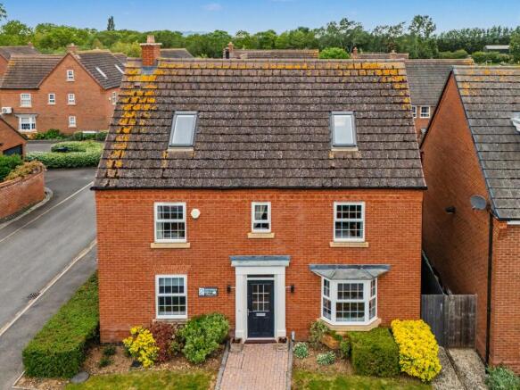 6 bed property, in Shepherds Walk, £650,000