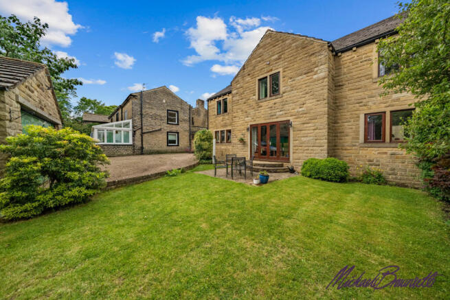 4 bed property, in Broadfolds, £425,000
