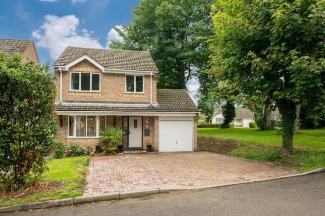 3 bed property, in The Pastures, £325,000