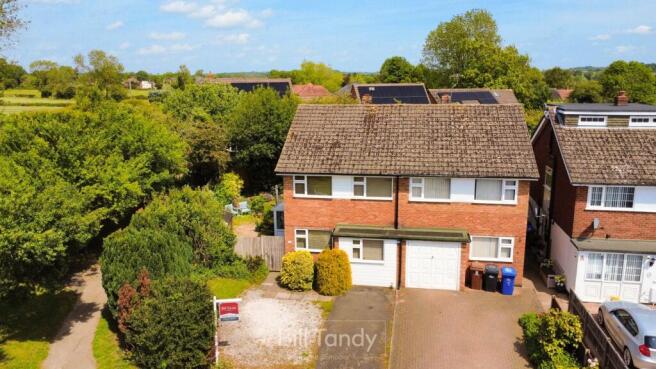 3 bed property, in Ferrers Road, £275,000