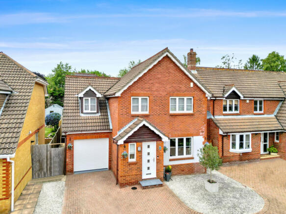 4 bed property, in Caspian Close, £500,000