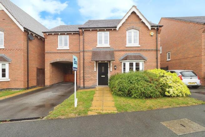 4 bed property, in Circuit Drive, £400,000