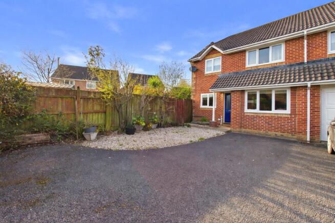3 bed property, in Elizabeth Road, £335,000
