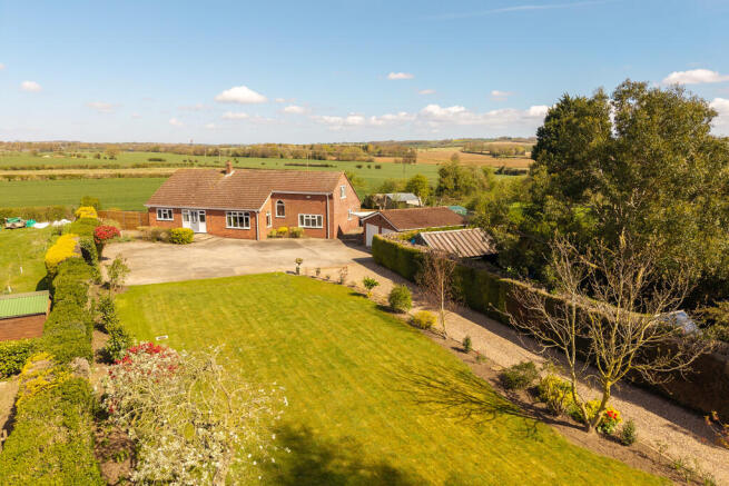 4 bed property, in Low Toynton Road, £500,000