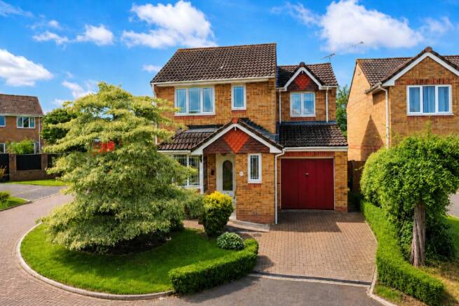3 bed property, in Woodlark Lane, £310,000