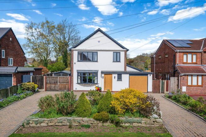 3 bed property, in Lodge Drive, £575,000