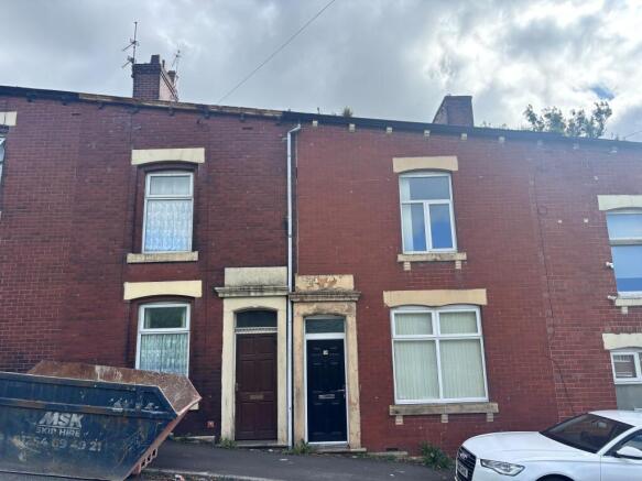 3 bed property, in 9 Hollin Bridge Street, £65,000