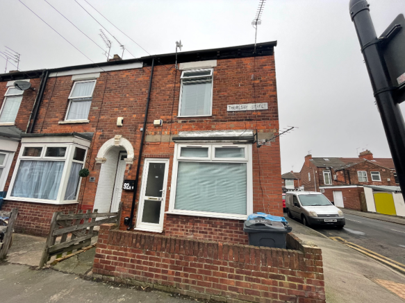 2 bed property, in Thoresby Street, £125,000