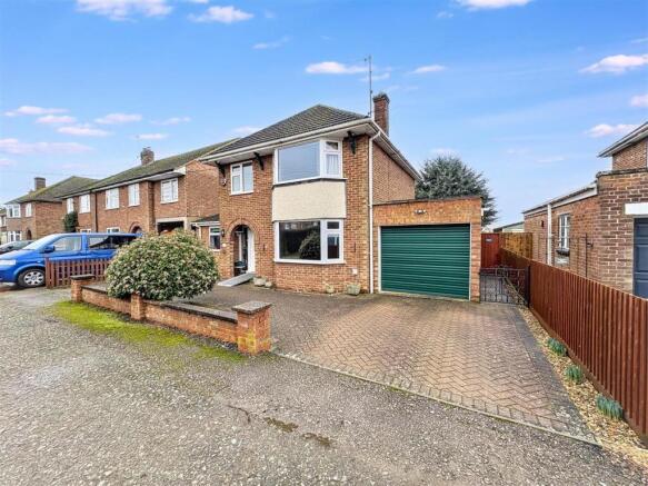 3 bed property, in Gipsy Lane, £399,995