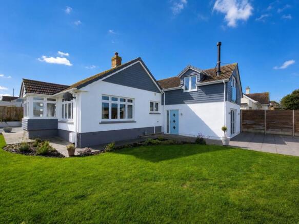 3 bed property, in Highfield, £625,000