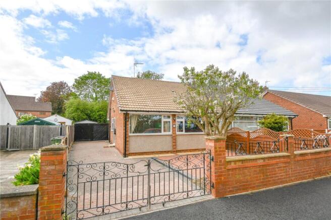 2 bed property, in Red Lion Lane, £240,000